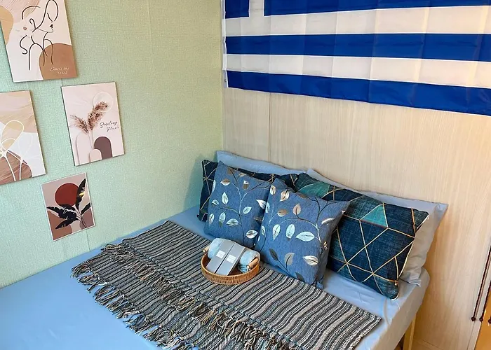 Apartment Greece Theme Boni Mrt Train Edsa 1br With Netflix Prime Hbo Max Fast Internet Pool Light Mall