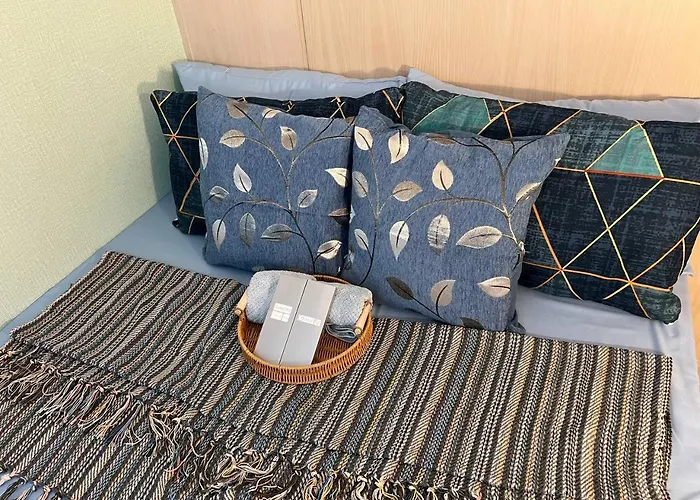 Greece Theme Boni Mrt Train Edsa 1br With Netflix Prime Hbo Max Fast Internet Pool Light Mall Apartment *