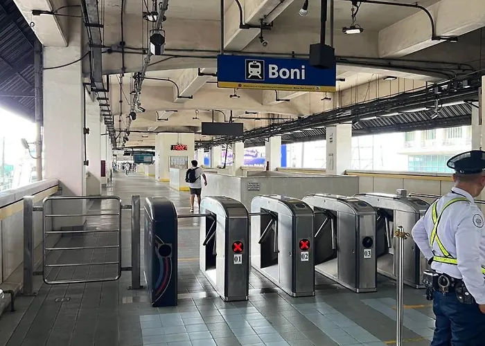Apartment Greece Theme Boni Mrt Train Edsa 1br With Netflix Prime Hbo Max Fast Internet Pool Light Mall *